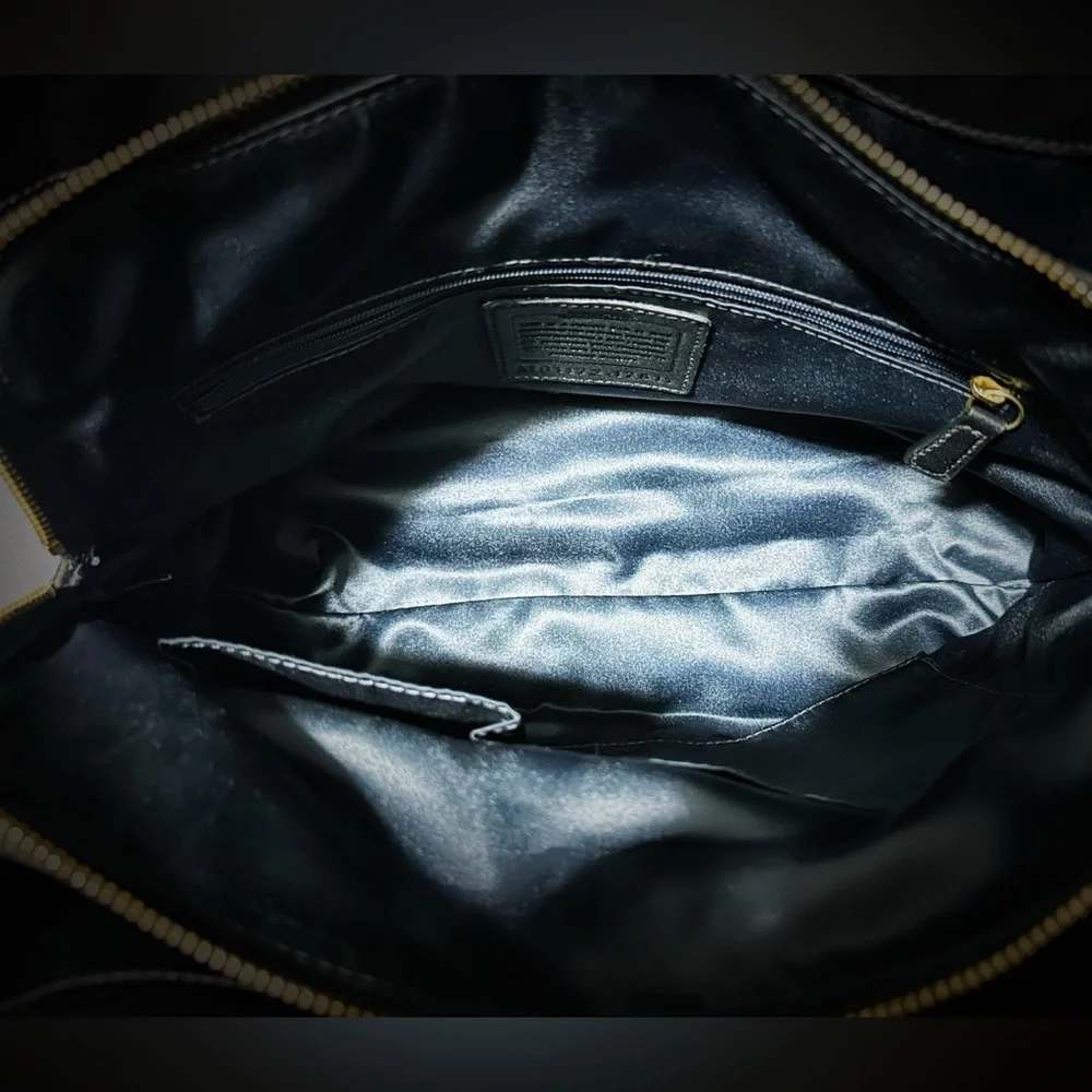 Vintage style Y2K Coach Black soft Leather Shoulder Bag with Gold Accents - Picture 7 of 17